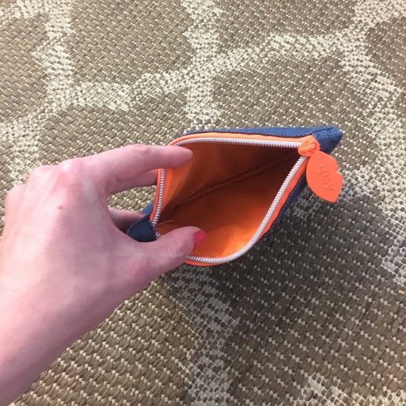 MYSTERY MAKEUP BAG 💄🎀💋 - Picture 4 of 5